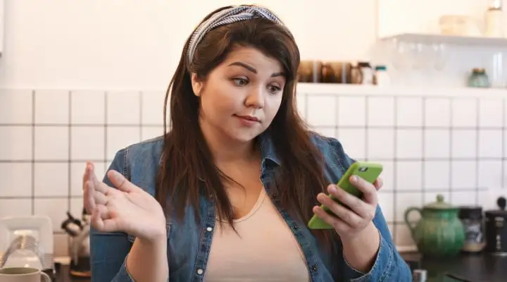 “A veces reviso tu cel” / Botanas inconscientes para jóvenes violentos