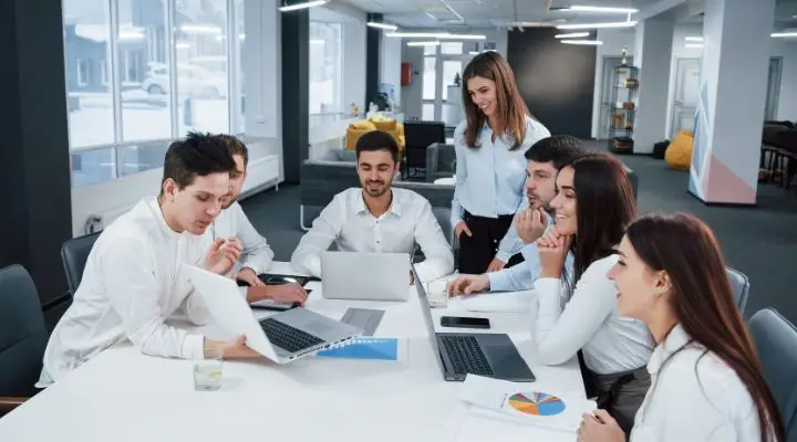 Clientes y Community Managers quieren todo gratis