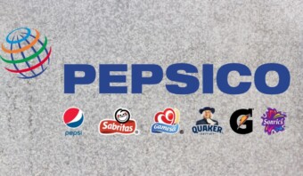 Logotipo de PepsiCo con una selección de logotipos de marcas subsidiarias sobre un fondo gris.