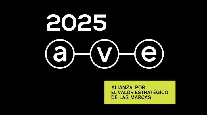 Sobre un fondo negro, el texto blanco deletrea "2025" y "A-V-E", conectados perfectamente por líneas. Debajo, un recuadro amarillo resalta "ALIANZA POR EL VALOR ESTRATÉGICO DE LAS MARCAS".