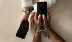 Nueva ley mordaza para beneplácito del frágil monarca