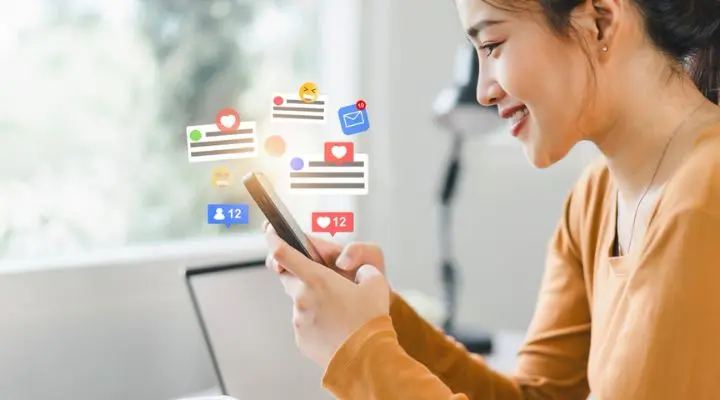 formatos de comunicación diferentes y, sobre todo, el consumo de la audiencia no es el mismo que se aplica otros medios de comunicación