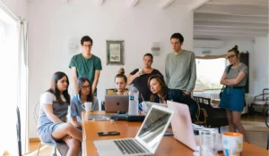 La Generación Z predica inclusión, pero lidera cancelaciones virtuales