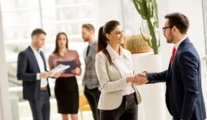 Se dice relaciones laborales no contratos laborales