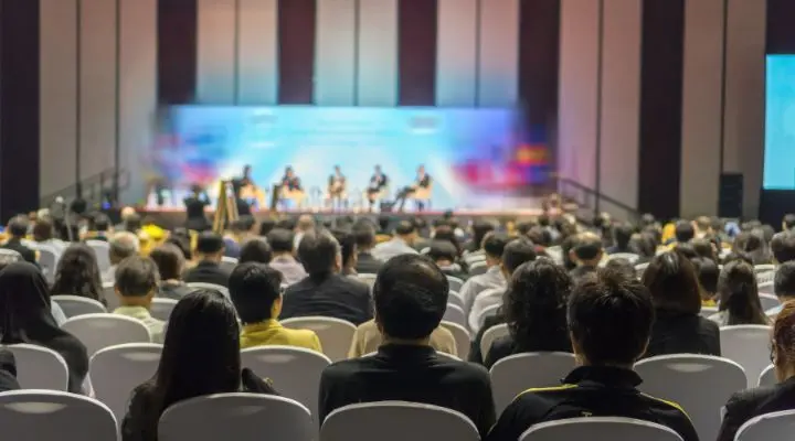 una buena conferencia puede elevar el nivel del evento completo