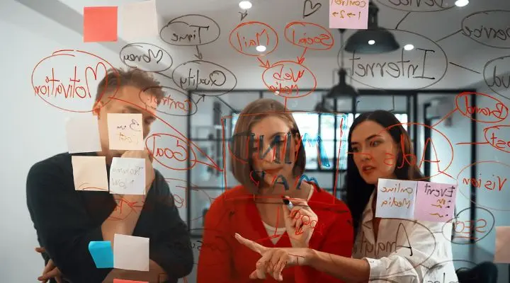 la comunicación deja de ser un ejercicio unilateral 