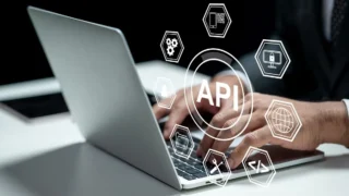 Cómo los riesgos de API con IA se convierten en un multiplicador de amenazas