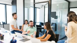 Estudio 'Experiencia Laboral México 2026': 56.9% del talento prefiere modelos híbridos
