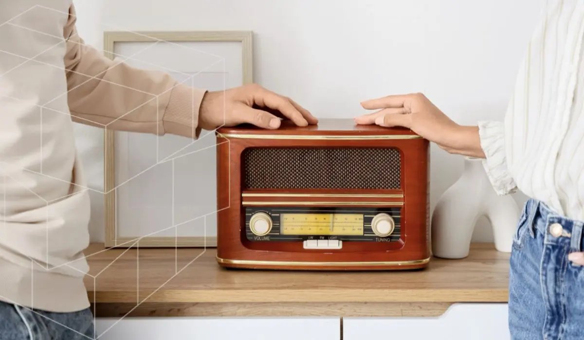 La radio tampoco murió. Solo la dejamos de escuchar mal