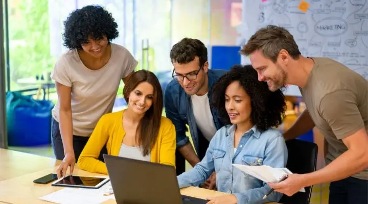 si hoy somos más eficientes que antes, ¿por qué seguimos sintiéndonos tan saturados?