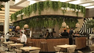 Llega a México 'Vista Corona', el oasis de Corona en el Aeropuerto de Guadalajara