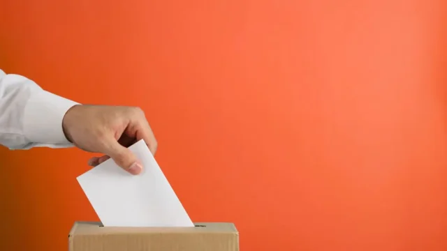 ¿Quién decide nuestro voto? Influencers, algoritmos y poder