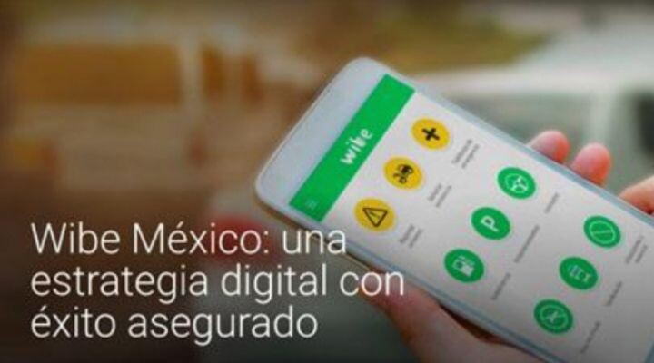 Smartphone que muestra la aplicación Wibe México con varios íconos y opciones. El texto dice: "Wibe México: una estrategia digital con éxito asegurado, impulsada por las últimas tendencias de marketing digital.