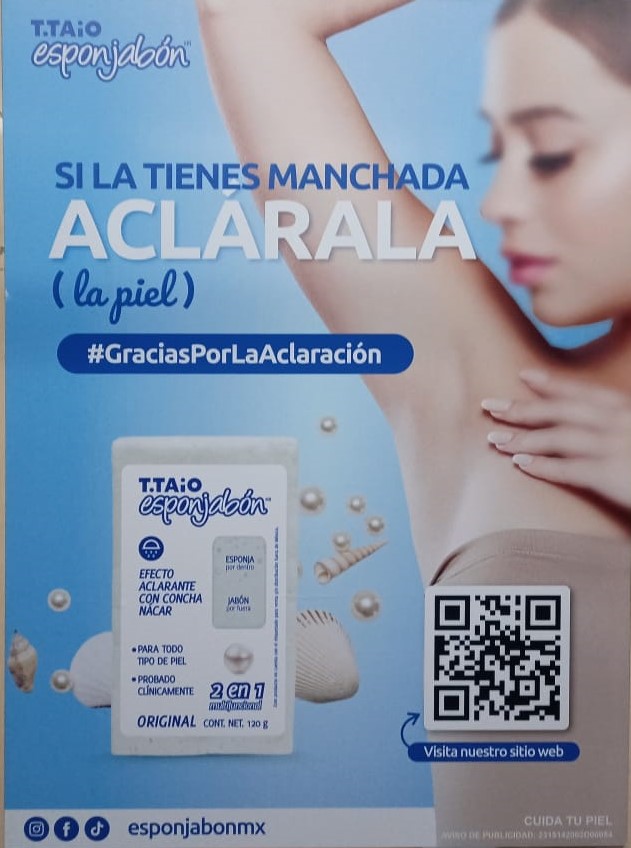 El brazo de una mujer con un código qr.