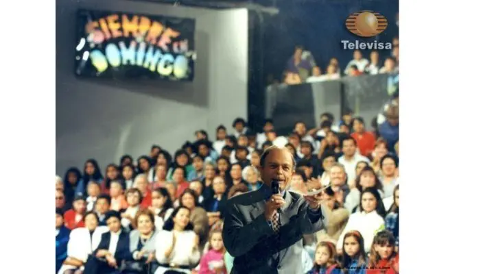  âSiempre en Domingoâ por Raúl Velasco