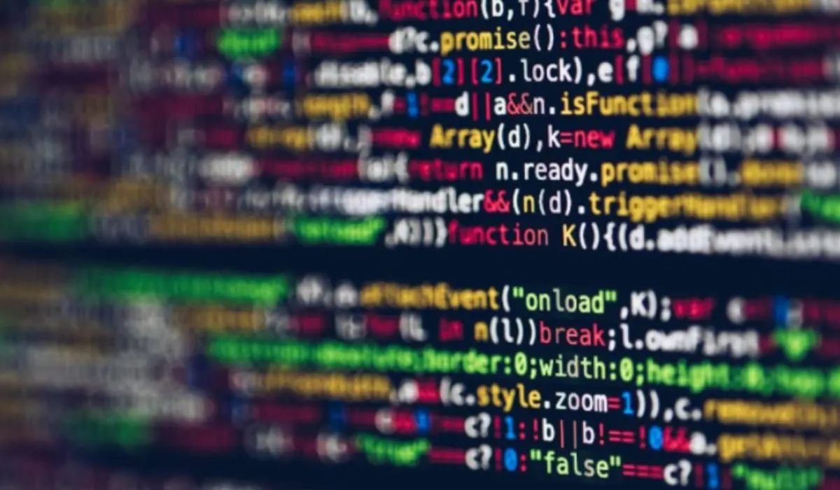 Alfabetización digital humanista: el escudo contra el engaño en la era de la IA