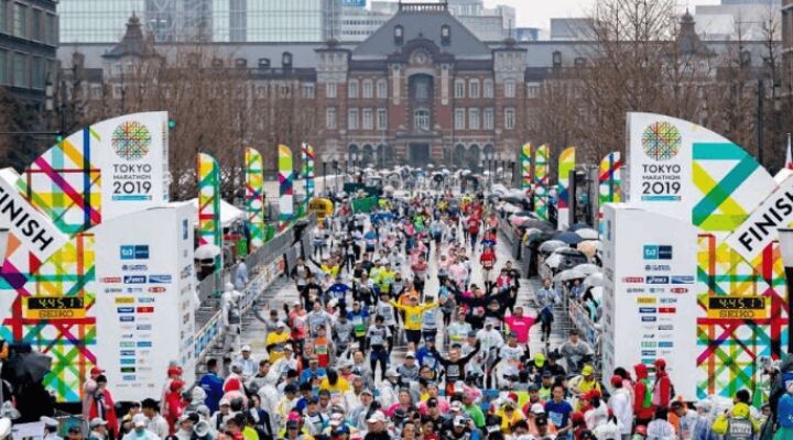 cientos de running clubs entrenando durante meses para llegar exactamente a este punto del calendario.